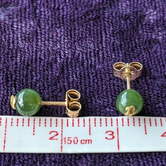 Vintage 14K Gold Nugget Earrings With Natural Green Jade Stones - Picture 9 of 10